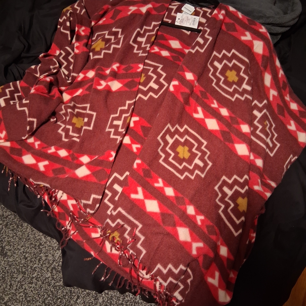 Geometric Patterned Fringe Shawl